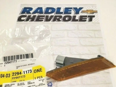 22941173 NEW GM OEM RIGHT LEFT FRONT MARKER LAMP CADILLAC B96H - Image 1 of 2