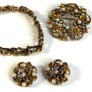 VTG Lisner Rhinestone/Faux Pearl Bracelet Brooch Earrings SET Parure Ribbed - Picture 1 of 15