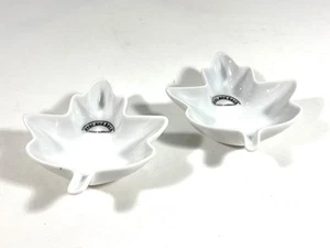 Par de platos vintage de hojas blancas para interiores Outfitters - Imagen 1 de 5