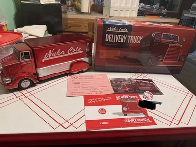 Грузовик доставки Nuka Cola FALLOUT CastWand Company ПЛЮС НЕКОТОРЫЕ БЕСПЛАТНЫЕ ВЕЩИ ДЛЯ ВЫПАДЕНИЯ ОСАДКОВ - Изображение 1 из 4