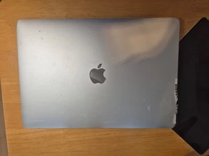 Faulty MacBook Pro 13" (A2338) Silver – Not Powering On – For Parts or Repair - Zdjęcie 1 z 6