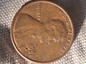 1981 D Lincoln Penny - Picture 1 of 2