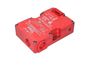 Guardmaster Allen-Bradley TLS-1 27004 INTERLOCK SWITCH 24V - Picture 1 of 4