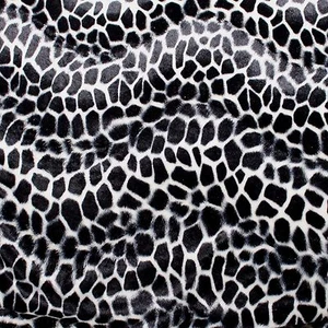 VELBOA KUNSTFELL SCHWARZ & WEISS GIRAFFE TIERDRUCK STOFF KOSTENLOSER VERSAND IM HOFT - Bild 1 von 2