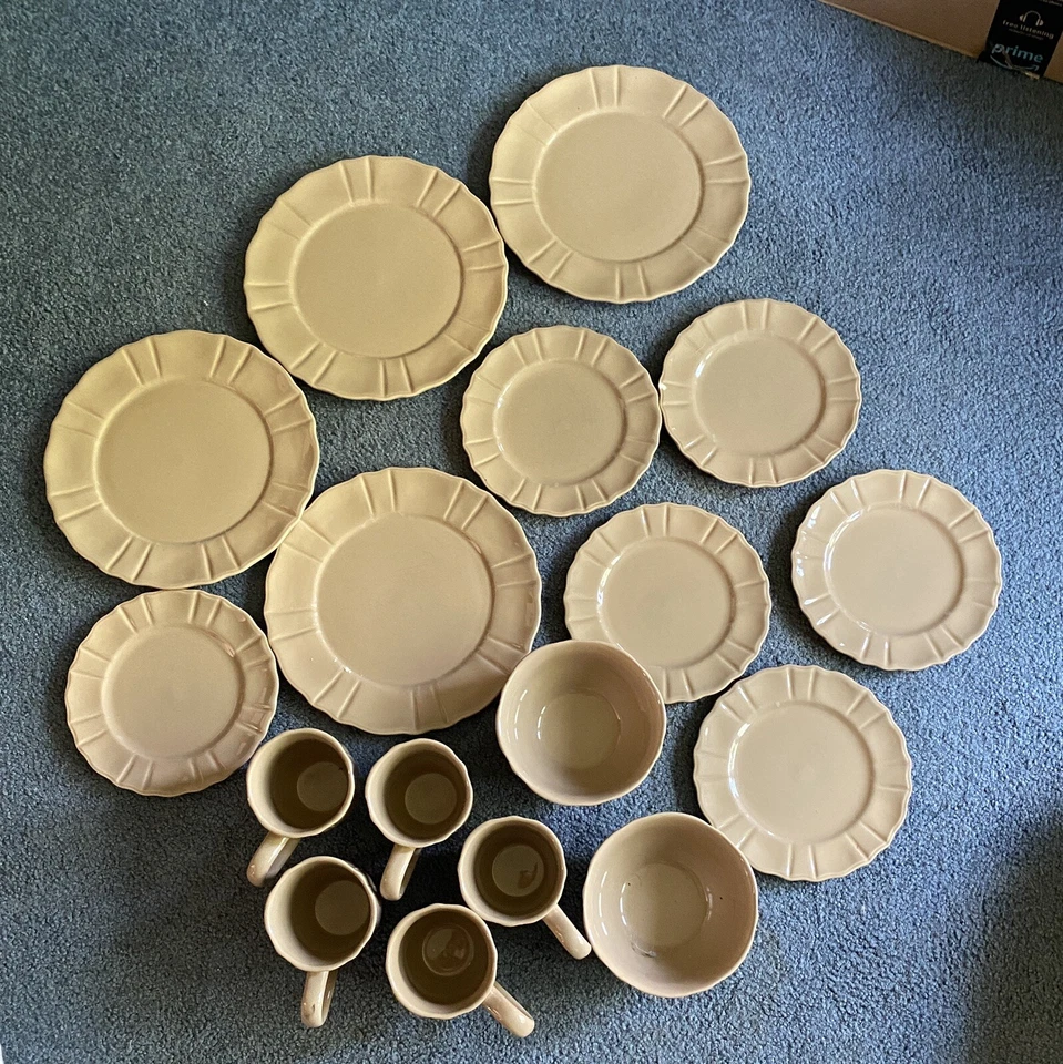 JCP Home Dinner Set ! 4-Dinner 10”Plates,6-Salad 8”Plates,2-Bowls, 5-Coffee Cups - Image 1 of 4