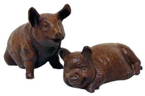 PAAR GROSSE 6" SCHWEINE FIGUREN, RESIN, GEMARKT © ROT, MHL - Bild 1 von 10