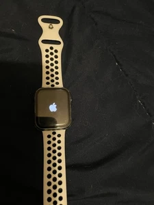 Apple watch série 8 45mm gps uniquement - Photo 1 sur 6