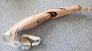 đź’™Unusual Job Lot - Left Prosthetic Arm, Few Bits/Sparesđź’™ - Picture 1 of 18