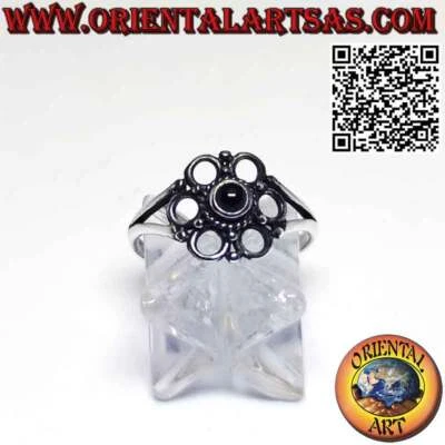 Anello in argento 925‰ a forma di fiorellino con onice tonda al centro - Immagine 1 di 3