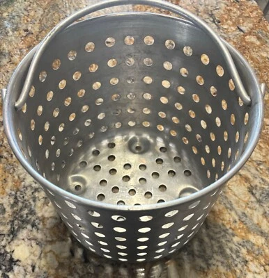 "Cesta vaporera de aluminio Winco con mango de 10"" de diámetro para cocinar vajilla de restaurante" Foto 1 de 4