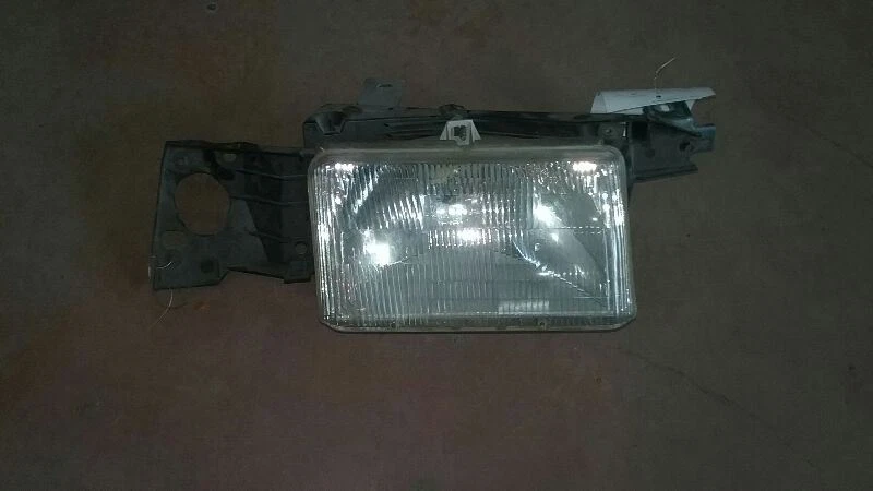 Faro derecho pasajero compatible con 86-88 SABLE 27051 Foto 1 de 1