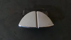 1Y10738 Mercedes W211 Mittelkonsole Armlehne Schalter Öffner Drücker A2116800784 - Bild 1 von 3