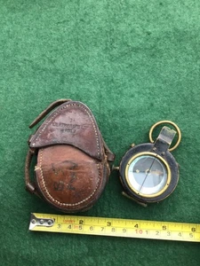 Vintage WW1 working compass dated 1917 in leather case also dated 1917 - Picture 1 of 11