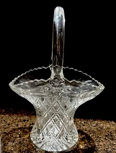 Vintage L.E. Cesta pesada de vidrio prensado Smith mango aplicado con diamante 10,5" h 1970 - Imagen 1 de 16