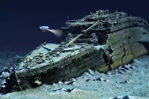 Wreckage of the Titanic on the Sea Floor Poster Picture Photo Print 11x17 - Picture 1 of 1
