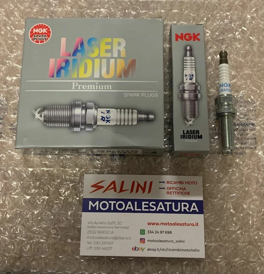 Kit 4 Candele Honda CRF Africa Twin 1000 cc 2016/2017 - NGK Iridium SILMAR8A9S - Immagine 1 di 1
