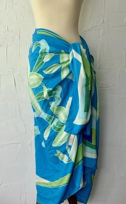 Serendipity Maui Sarong Pareo Natural Rayón Azul/Verde/Amarillo Floral 60" x 44" Foto 1 de 4