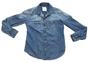 American Eagle Women’s Size Medium Denim Pearl Snap Long Sleeve Studded  - Picture 1 of 5