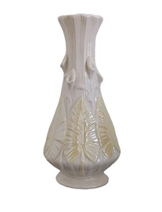 Vaso vintage anni 70 Belleek crema porcellana calla giglio con foglie verdastre - Foto 1 di 6