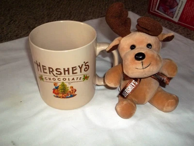 Caneca Jumbo Christmas Hershey's 26 oz tamanho grande com pelúcia de renas - Imagem 1 de 4