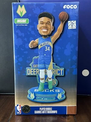 Camiseta Bobblehead Giannis Antetokounmpo Milwaukee Bucks 24’ edición City edición limitada Foto 1 de 2