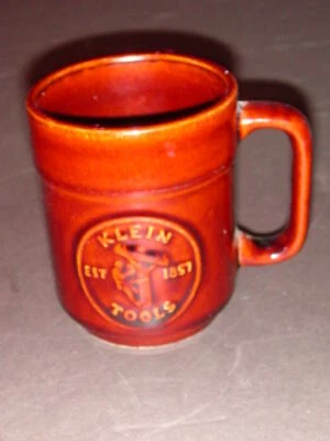 Taza Klein Tools Esmalte Marrón de 1982 Celebrando 125 Años Foto 1 de 4