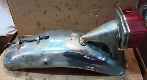 1975-1977 Honda GL1000 Goldwing rear fender mud guard chrome taillight bracket - Foto 1 di 15