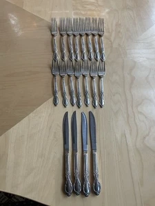 Wm Rogers & Son IS Silverplate VICTORIAN ROSE Set di Posate 17 Pezzi Forchette (13) - Foto 1 di 9