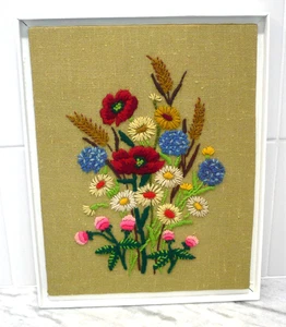 Vintage MCM Dekor Garn Crewel bestickt Blumen Sommerwiese Wandbild Bild - Bild 1 von 15