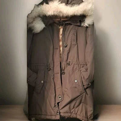 Parka interior Steve Madden extraíble con capucha piel sintética marrón grande Foto 1 de 4