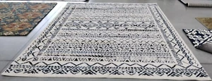 IVORY / NAVY 9' X 12' Flaw in Rug, Reduced Price 1172717010 TUL268C-9 - Picture 1 of 4