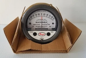 Dwyer 605-11 4-20mA Indicating Magnehelic Differential Pressure - Picture 1 of 6