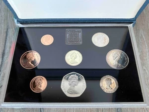 1984 Great Britain Proof Set 8 Coins UK Royal Mint - Blue Leatherette Case - Picture 1 of 3
