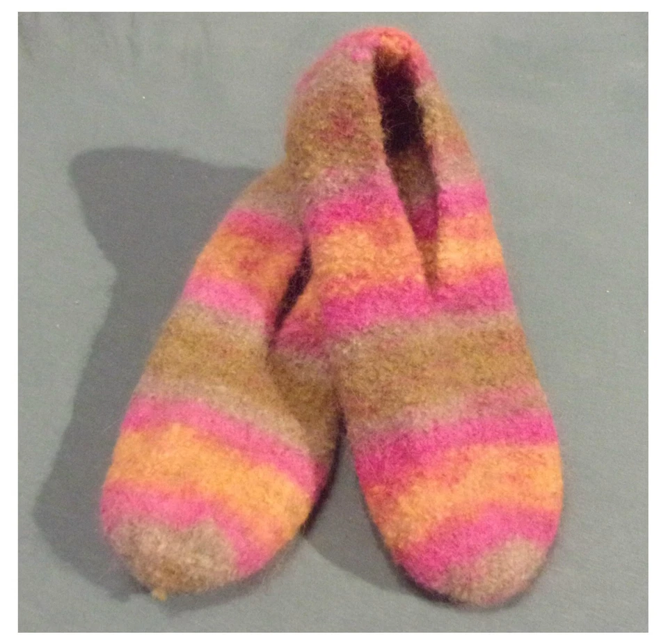 selbstgestrickte gefilzte Hausschuhe pink bunt Gr. 34/35 - Bild 1 von 1