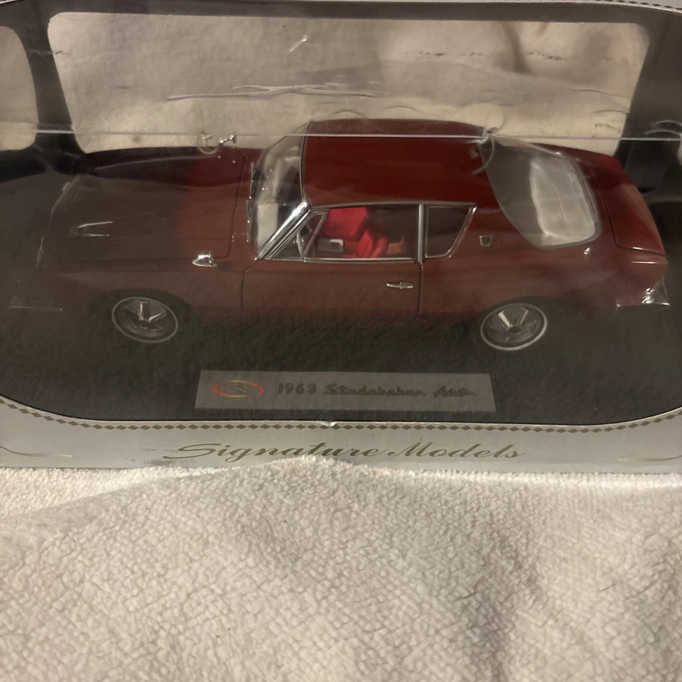 MODELOS DE FIRMA ESCALA 1:18 1963 STUDEBAKER AVANTI ¡DIECAST! MAROON! ¡NUEVO EN CAJA! Foto 1 de 4