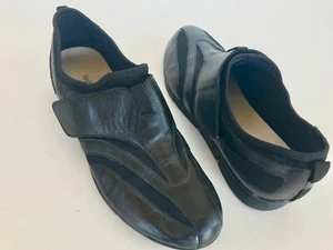 Liz Claiborne Black Buttery Soft Leather Sporty Slip on Flats Neoprene Women 7.5 - Picture 1 of 5