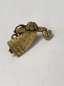 Schöner Schutzengel mit Herz Anstecknadel - Bild 1 von 9