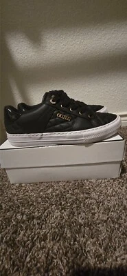 Zapatillas Guess LOVEN de moda para mujer Foto 1 de 4