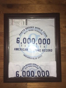 Biglietti Garth Brooks Tour incorniciati 6 milioni camicia bianca e asciugamano Indy mai indossati! - Foto 1 di 1