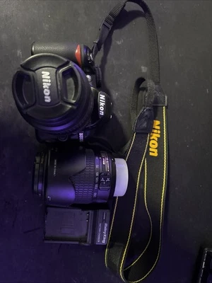 Nikon D D3100 Digital SLR Camera Kit 14.2MP with 18-55mm and 55-200mm Lenses - Image 1 of 4