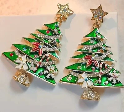 Lindos pendientes perforados colgantes de árbol de Navidad decorados esmalte verde y pedrería Foto 1 de 4