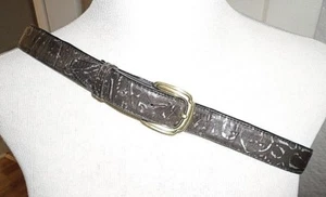 CINTURÓN DE CUERO TALLA GRANDE NEGRO Y PLATEADO CON HEBILLA ANTIGUA TONO DORADO - Imagen 1 de 2