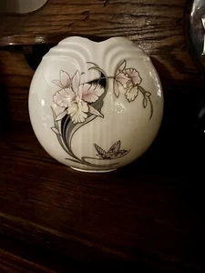 Vintage Vase Made in Japan ,pink Hibiscus And Butterflies Circa 1980s - Picture 1 of 4