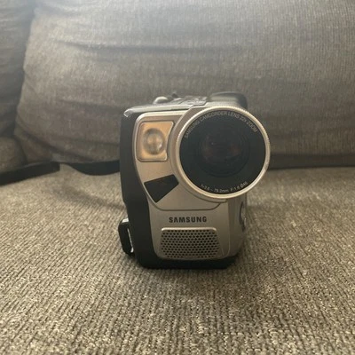 Samsung SCL810 NTSC Hi8 8mm Camcorder With Power Supply  - Image 1 of 4