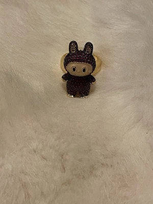 Boneca Labubu anel ajustável de joias roxas ~ NOVO - Imagem 1 de 4