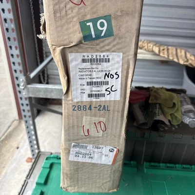 Radiador 2864 para Chevy Malibu 06-10 2008-2012 Pontiac G6 Saturn Aura 2,4 L 3,6 L Foto 1 de 4