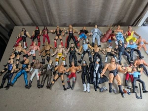 33 x Vintage WCW Wrestling Figures 1999 Toy Biz WWF WWE Bundle - Picture 1 of 16