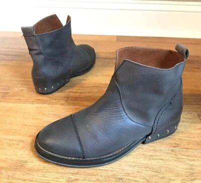 Botas al tobillo marca SixtySeven para mujer de cuero marrón con tachuelas talla 36/6 Foto 1 de 4