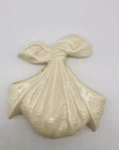 Vintage Camark Art Pottery Wallpocket Knotted Diaper Nursery #837 USA - Picture 1 of 6