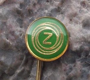 Vintage armes CZ fusils pistolet usine logo Tchécoslovaquie épingle verte insigne - Photo 1/11